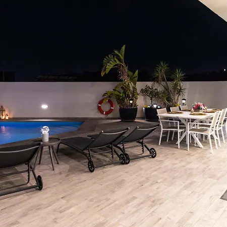 Villa Ixoria With Private Pools By Arcocollection *