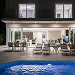 Villa Ixoria With Private Pools By Arco Collection San Ġiljan